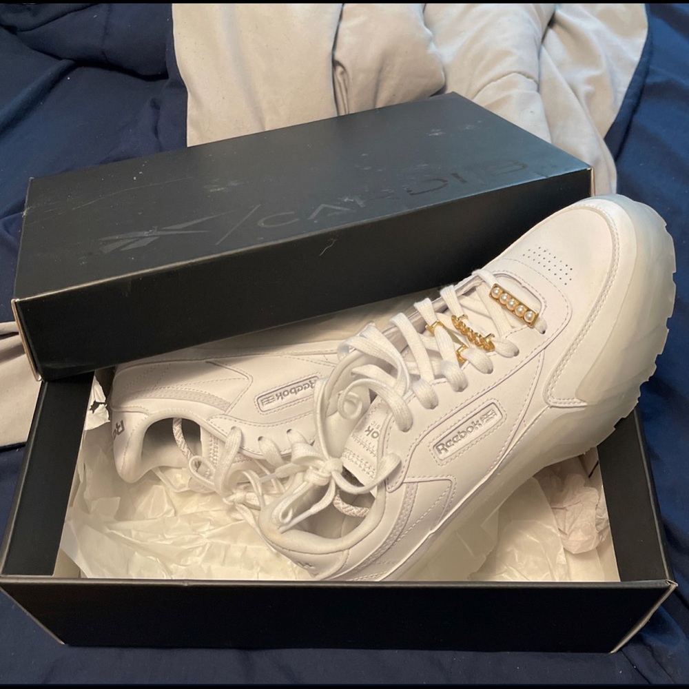 only worn twice only asking 60